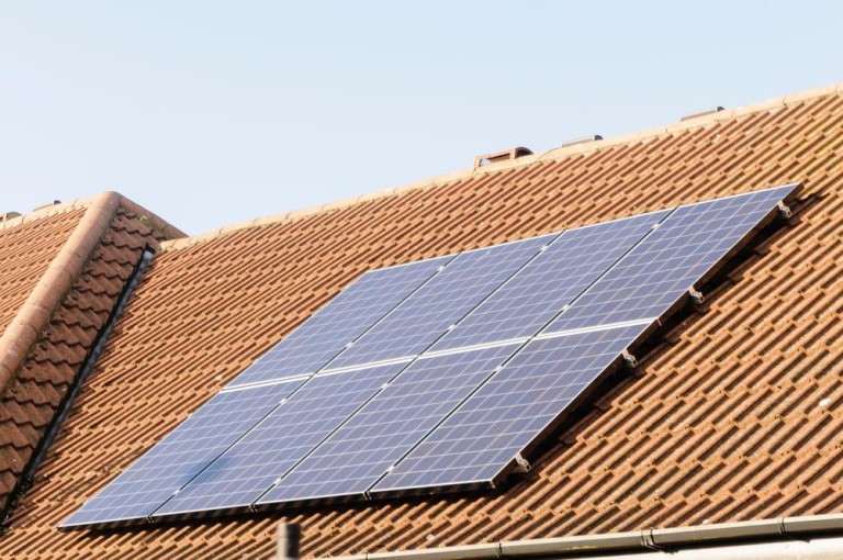 Comment réussir votre installation photovoltaïque à Ouges ?
